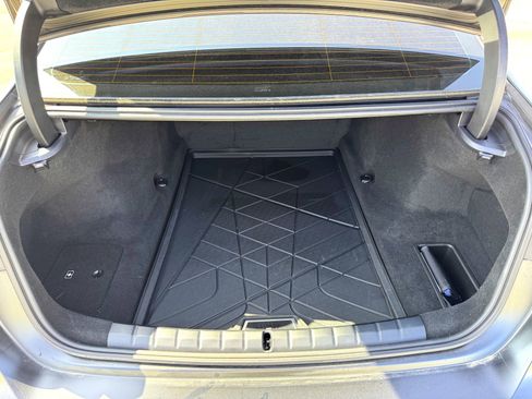 Used 2024 BMW 760i xDrive image 9