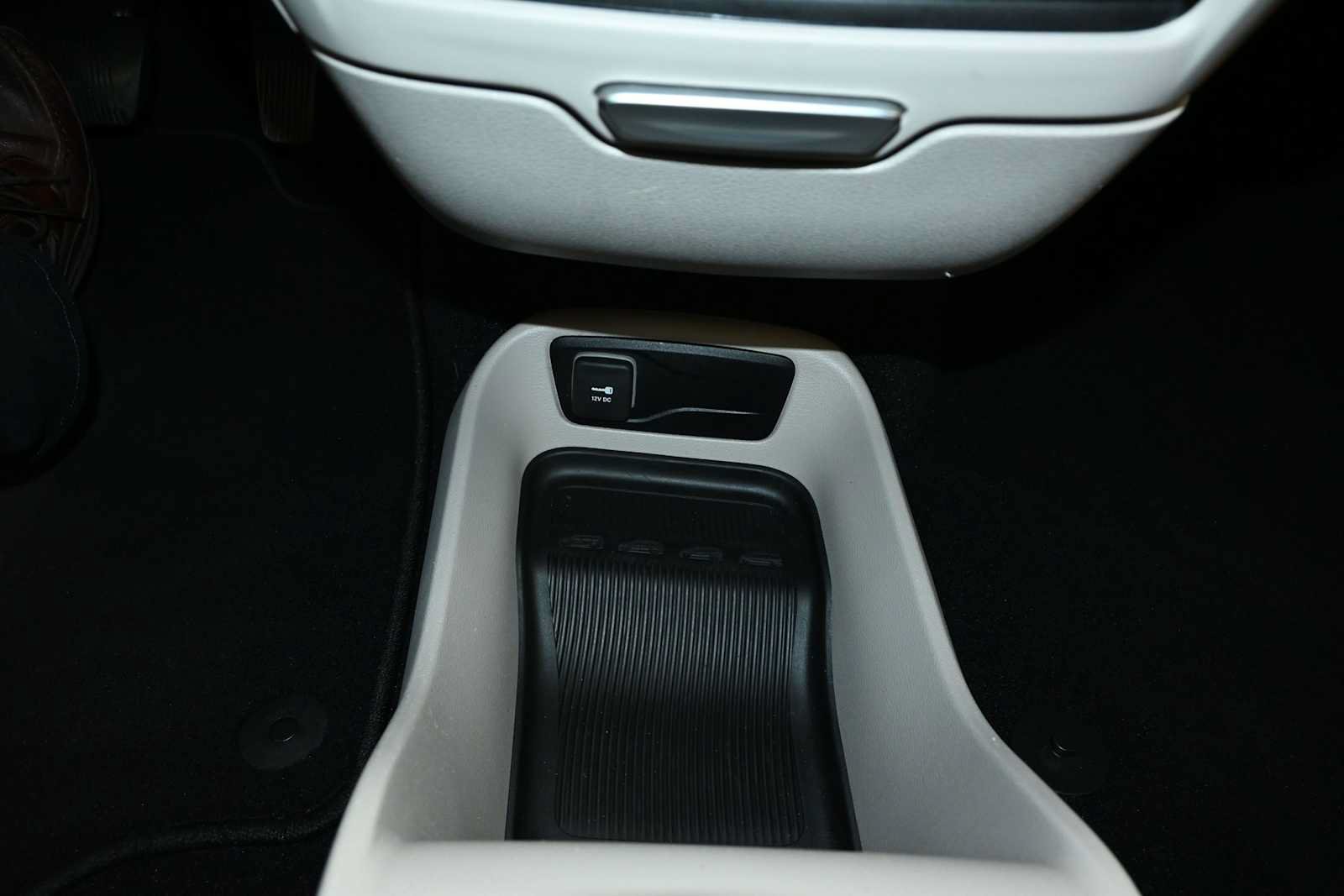 Used 2023 Chrysler Voyager LX FWD image 15