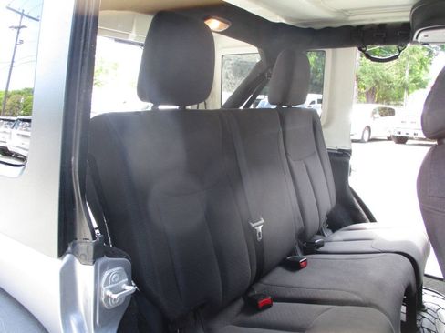 Used 2018 Jeep Wrangler Unlimited Sport S AWD/4WD image 25