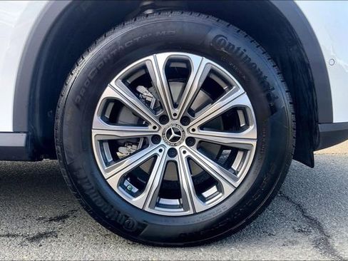 Used 2025 Mercedes-Benz GLC 300 4MATIC image 9