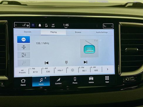 Used 2024 Chrysler Pacifica Touring-L image 14