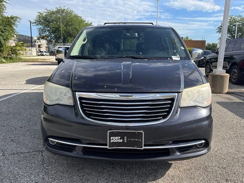 Used 2013 Chrysler Town & Country Touring-L w/ Entertainment Group #2 FWD image 2
