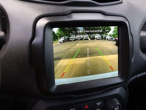 Used 2023 Jeep Renegade Latitude AWD/4WD image 17