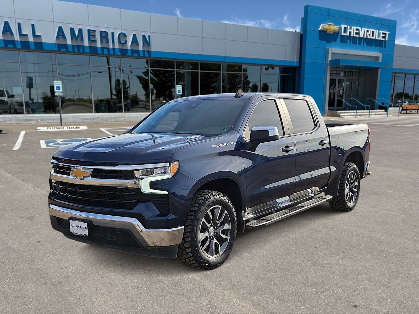 Used 2023 Chevrolet Silverado 1500 LT RWD image 1