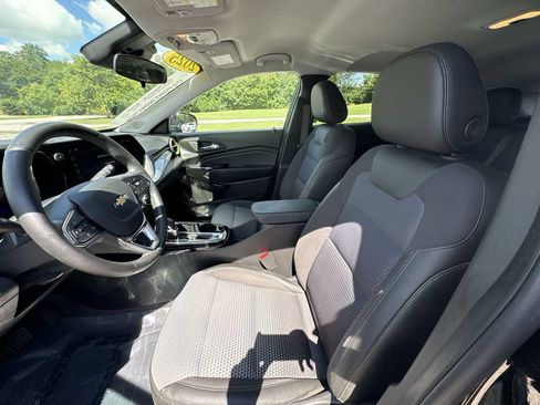 Used 2025 Chevrolet Trax LT w/ Driver Confidence Package FWD image 11