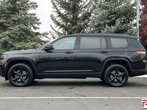 Used 2022 Jeep Grand Cherokee L Laredo image 7