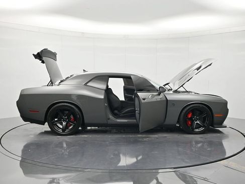 Used 2017 Dodge Challenger SRT Hellcat RWD image 48