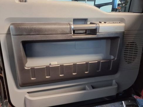 Used 2016 Ford F250 XLT w/ XLT Premium Package image 16