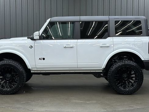 Used 2024 Ford Bronco Outer Banks AWD/4WD image 2