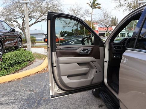 Used 2024 GMC Yukon SLT w/ SLT Luxury Package RWD image 22