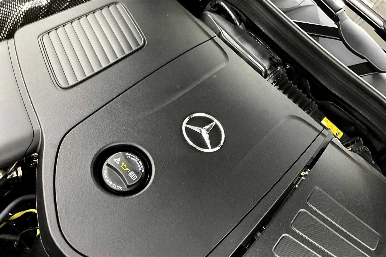 Used 2025 Mercedes-Benz GLC 300 4MATIC image 32