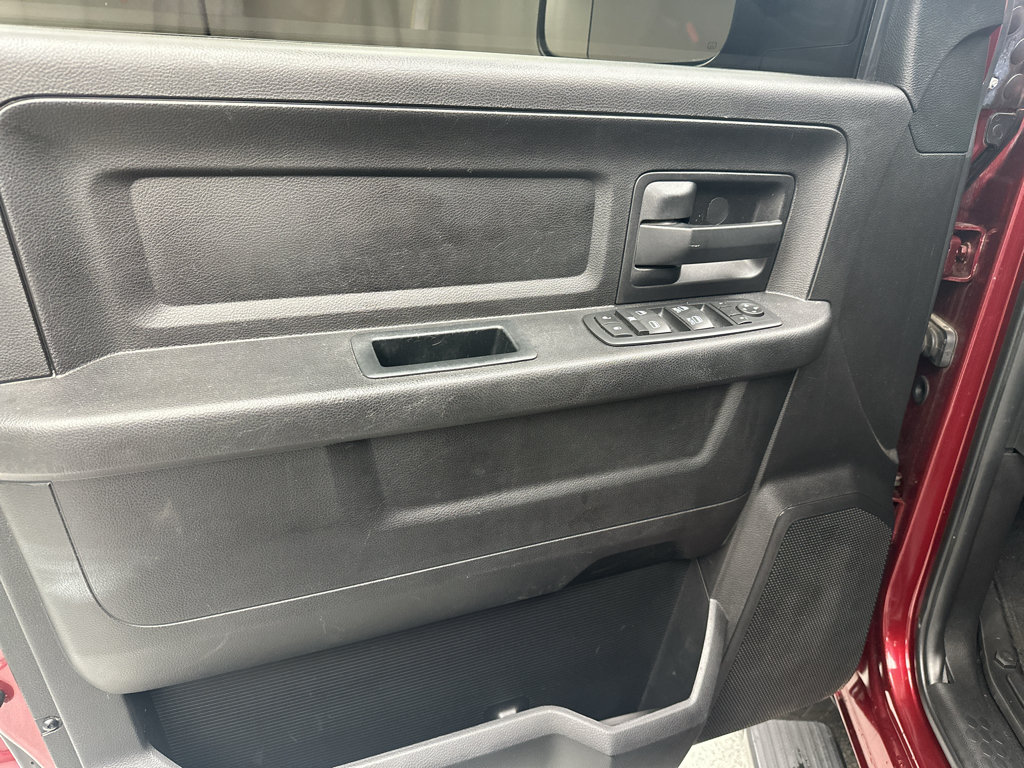 Used 2017 RAM 2500 Tradesman w/ Chrome Appearance Group AWD/4WD image 4