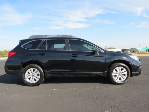 Used 2018 Subaru Outback 2.5i Premium image 4