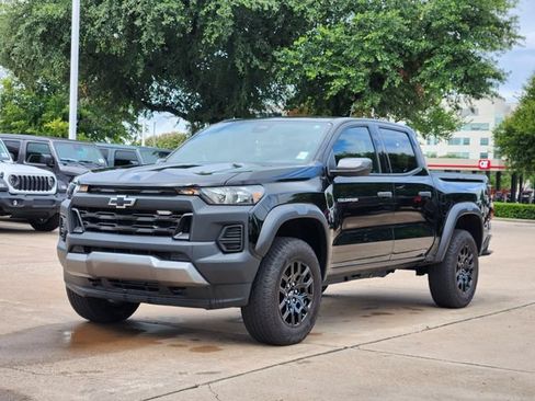 Used 2025 Chevrolet Colorado Trail Boss AWD/4WD image 3