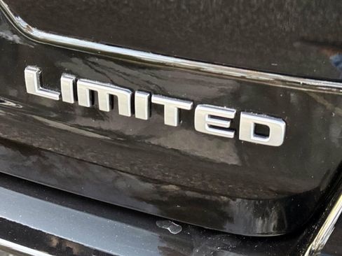 Used 2024 Jeep Grand Cherokee Limited w/ Luxury Tech Group II image 15