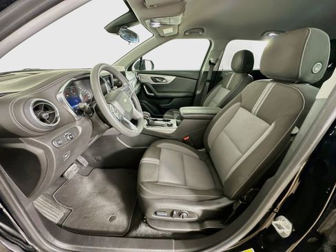 Used 2025 Chevrolet Blazer LT FWD image 13