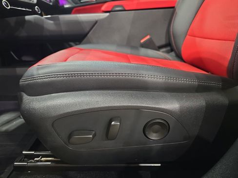 New 2025 Chevrolet Equinox EV RS w/ LPO, Illumination Package image 30