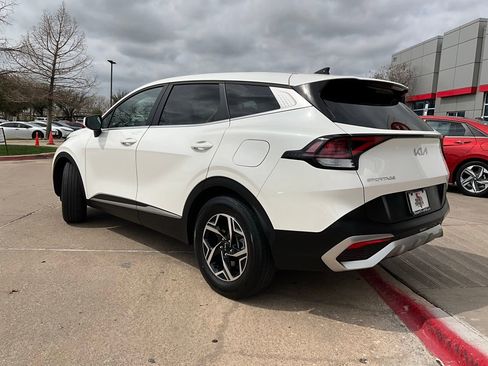 Used 2025 Kia Sportage LX image 8