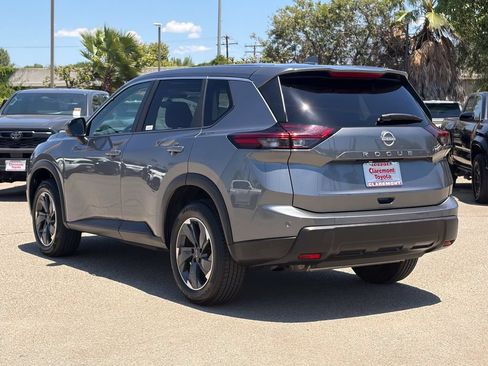 Used 2025 Nissan Rogue SV FWD image 40
