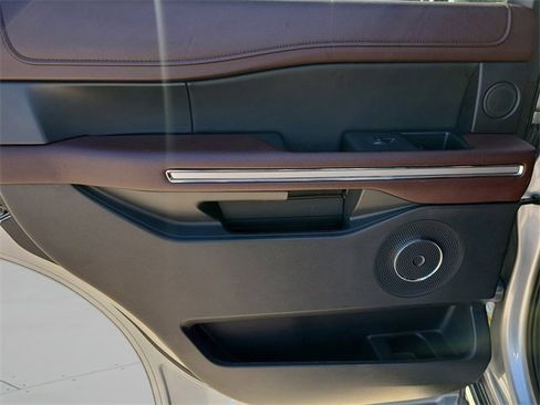 Used 2023 Ford Expedition Limited image 20