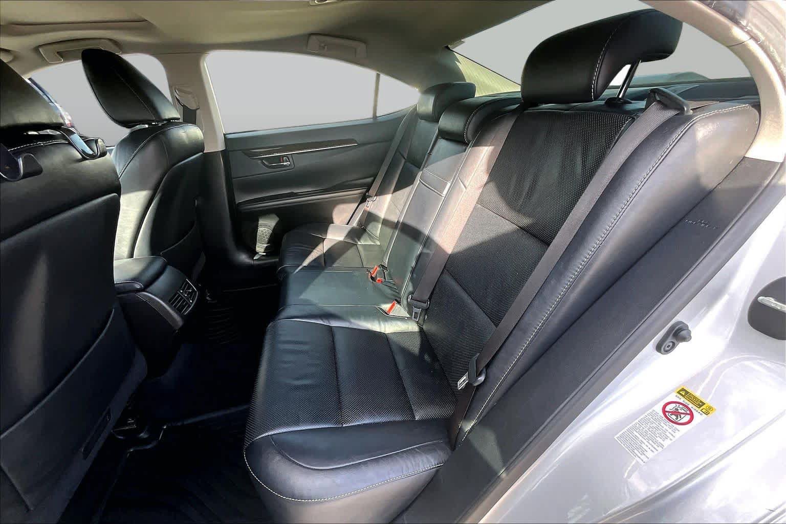 Used 2014 Lexus ES 350 w/ Luxury Package FWD image 21