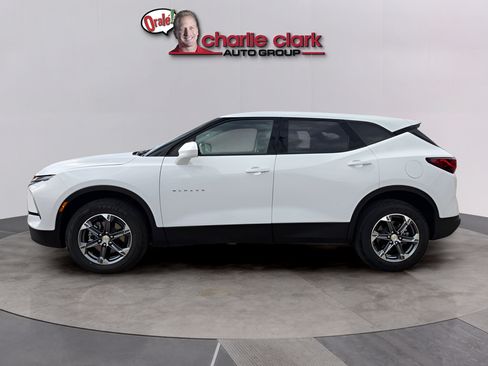 Used 2025 Chevrolet Blazer LT AWD/4WD image 2
