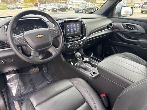 Used 2023 Chevrolet Traverse LT w/ LT Premium Package image 7