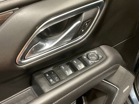 Used 2021 Chevrolet Suburban Z71 w/ Luxury Package image 7