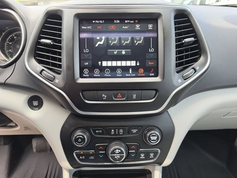 Certified 2022 Jeep Cherokee Latitude Lux w/ Sun & Sound Group AWD/4WD image 22