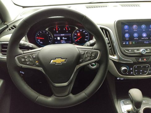 Used 2023 Chevrolet Equinox LT AWD/4WD image 22