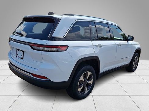 Used 2023 Jeep Grand Cherokee 4WD 4xe w/ Luxury Tech Group II image 5
