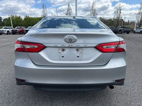 Certified 2018 Toyota Camry LE w/ Convenience Package image 3