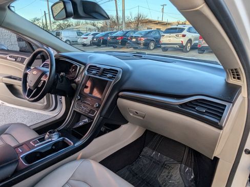 Used 2019 Ford Fusion SEL image 13