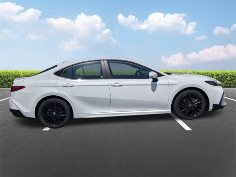 New 2026 Toyota Camry SE w/ Convenience Package FWD image 3