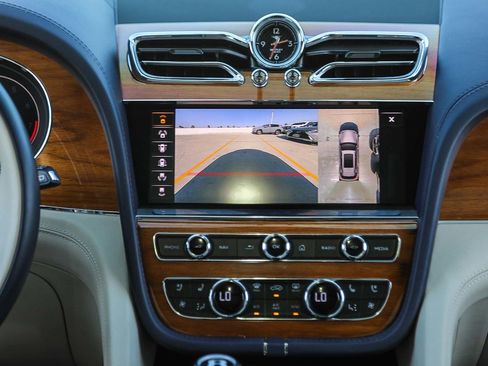 Used 2023 Bentley Bentayga Extended Wheelbase image 14