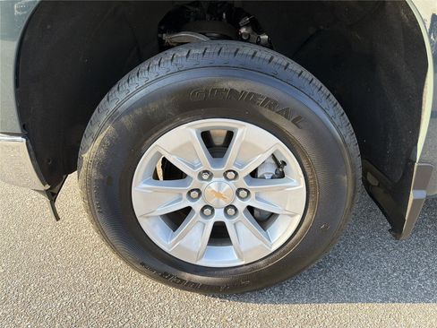 Used 2025 Chevrolet Silverado 1500 LT AWD/4WD image 11