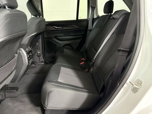 Used 2023 Jeep Grand Cherokee Laredo RWD image 23
