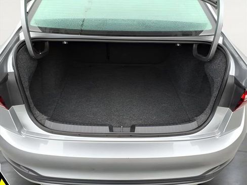 Used 2024 Volkswagen Jetta SE image 6