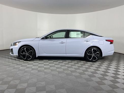 New 2025 Nissan Altima 2.5 SR image 6