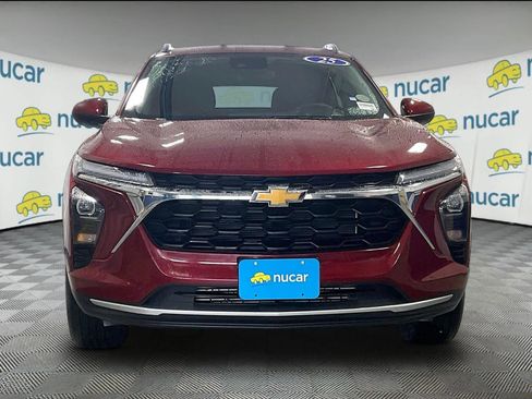 Used 2025 Chevrolet Trax LT w/ LT Convenience Package image 2