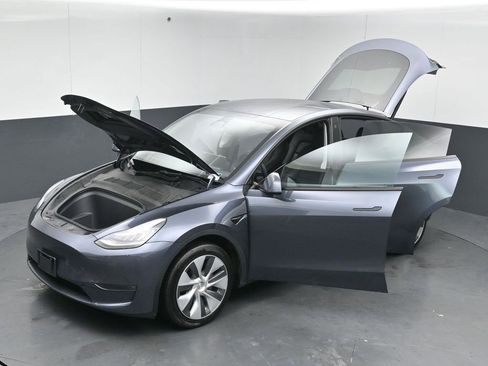 Used 2023 Tesla Model Y Long Range image 51