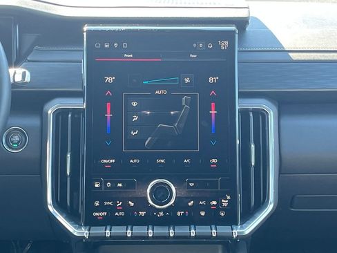 Used 2025 GMC Acadia Elevation image 33