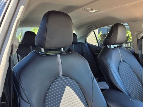 Used 2020 Toyota Camry SE w/ Convenience Package image 15