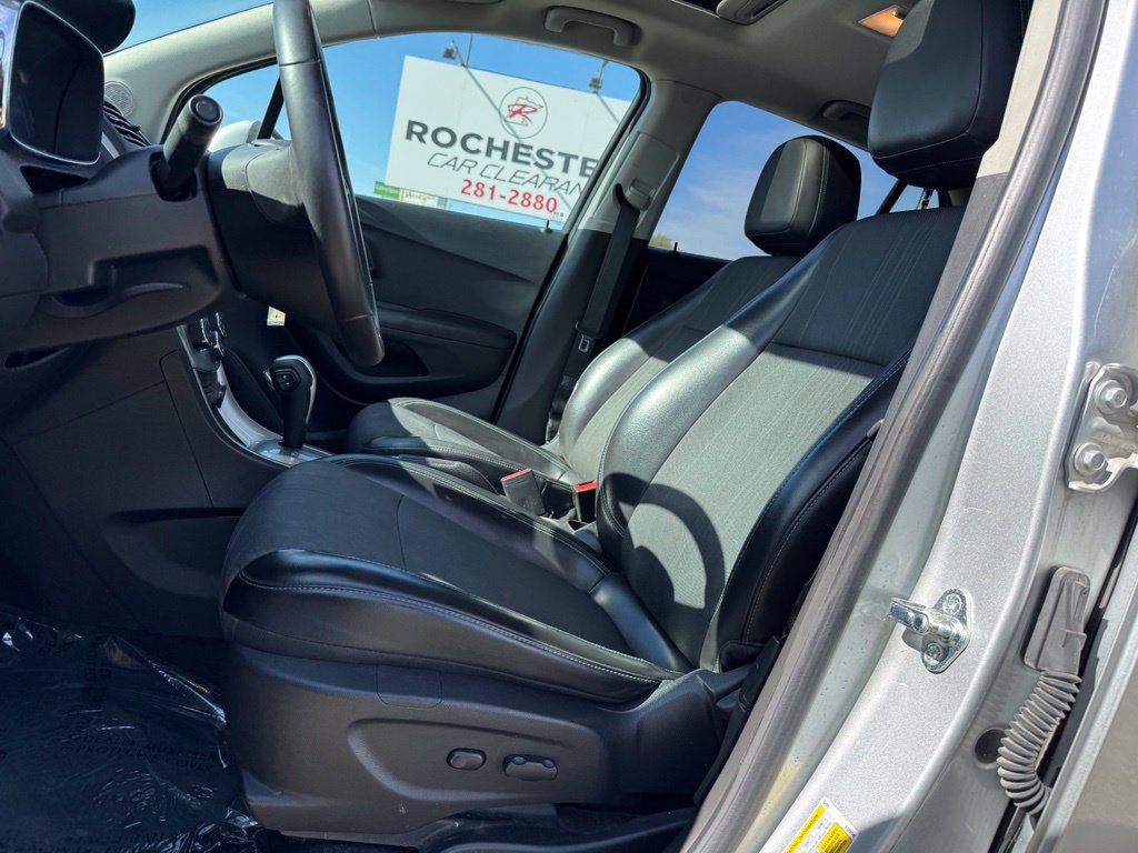 Used 2015 Chevrolet Trax LT w/ LT Sun and Sound Package FWD image 5