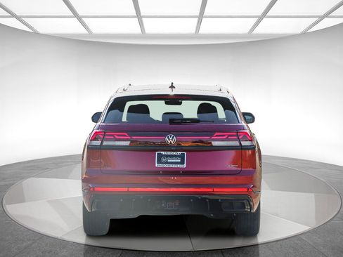 Used 2025 Volkswagen Atlas Cross Sport SEL R-Line image 3