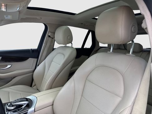 Used 2018 Mercedes-Benz GLC 300 4MATIC w/ Multimedia Package image 15