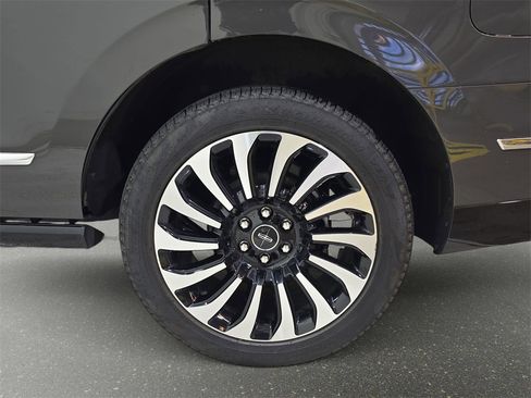 Used 2022 Lincoln Navigator Black Label image 35