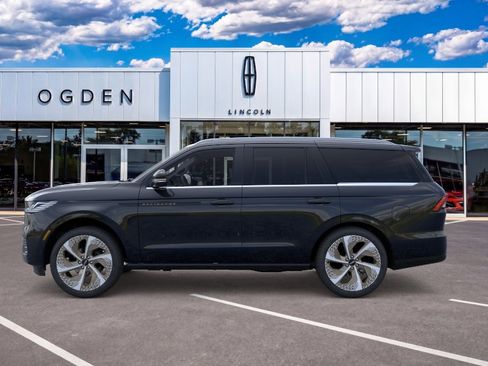 New 2026 Lincoln Navigator Black Label AWD/4WD image 3