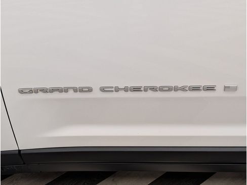 Used 2024 Jeep Grand Cherokee Limited w/ Luxury Tech Group II AWD/4WD image 6
