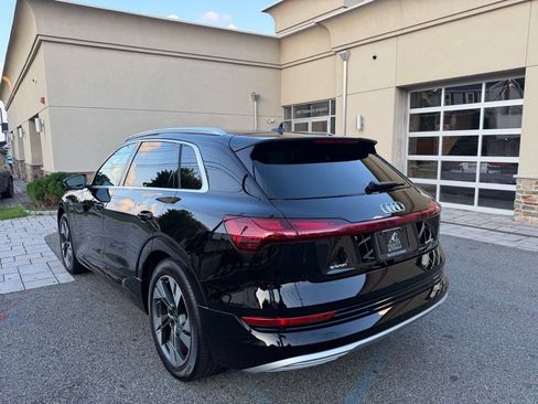 Used 2022 Audi e-tron Premium AWD/4WD image 5